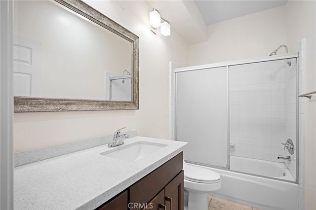 7211 Cozycroft Avenue 16, Winnetka, CA 91306