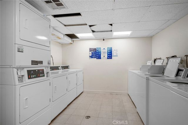 7211 Cozycroft Avenue 16, Winnetka, CA 91306