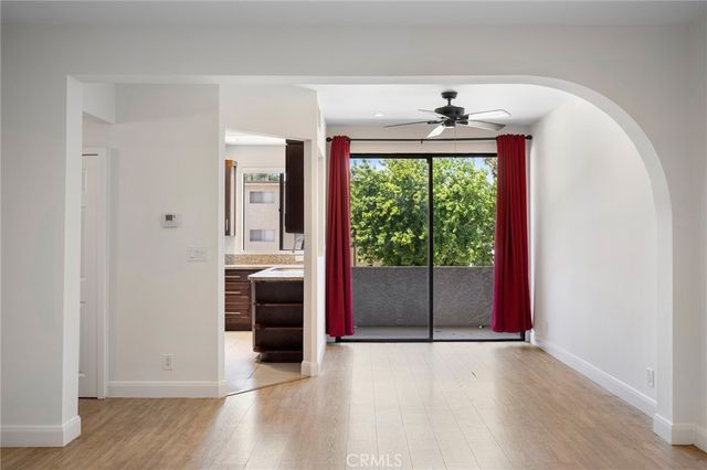 7211 Cozycroft Avenue 16, Winnetka, CA 91306