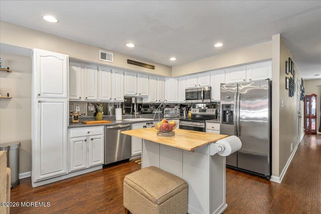 613 Randall Way, Aberdeen, NJ 07747