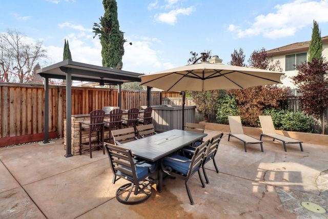 1741 N Bend Dr, Sacramento, CA 95835