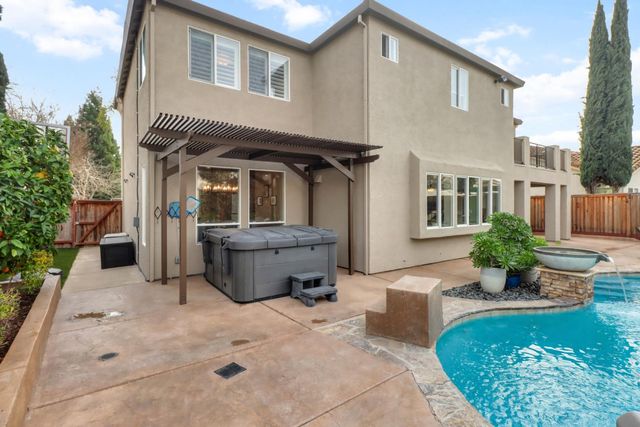 1741 N Bend Dr, Sacramento, CA 95835