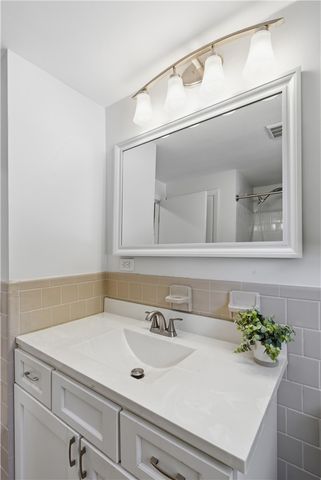 39 Salem Avenue, Cranston, RI 02920