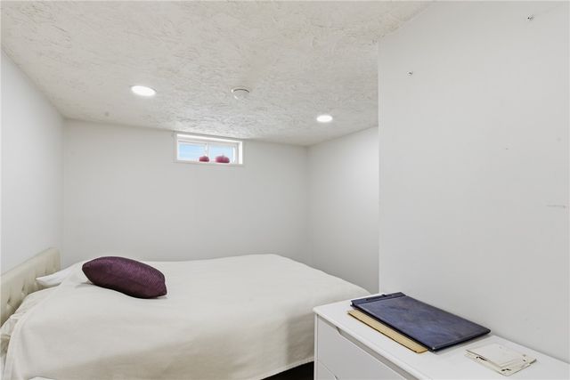 39 Salem Avenue, Cranston, RI 02920