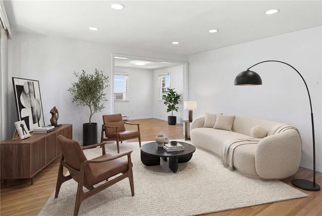39 Salem Avenue, Cranston, RI 02920