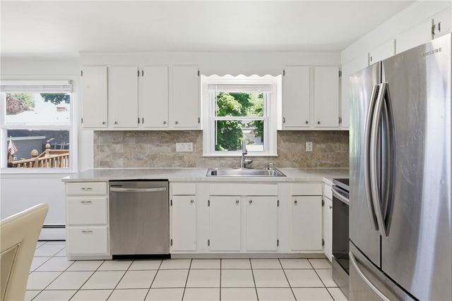 39 Salem Avenue, Cranston, RI 02920