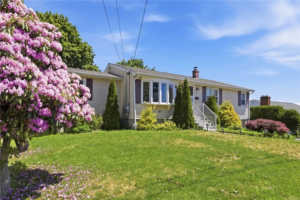 39 Salem Avenue, Cranston, RI 02920