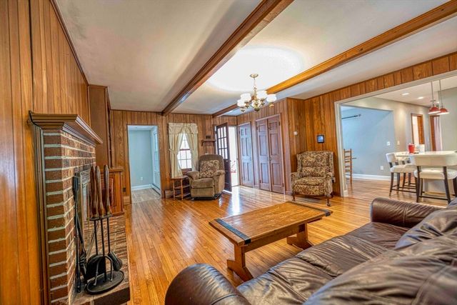 132 Jackson Ave, Somerset, MA 02725
