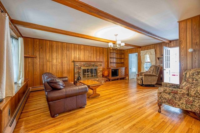 132 Jackson Ave, Somerset, MA 02725