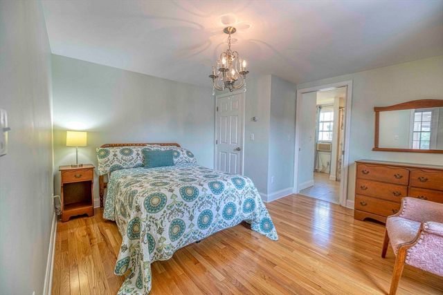 132 Jackson Ave, Somerset, MA 02725