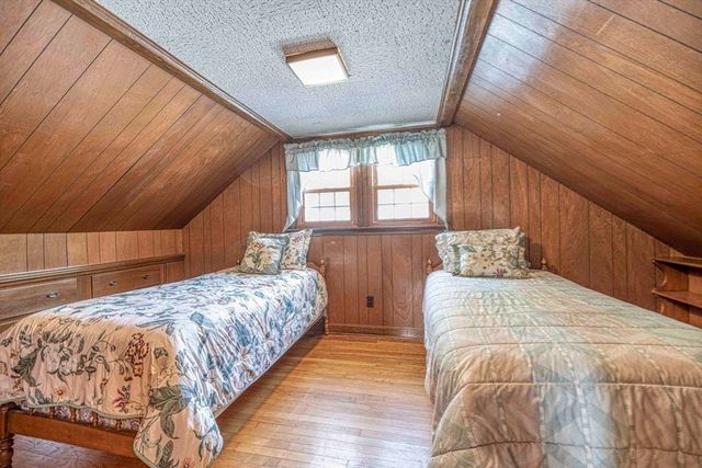 132 Jackson Ave, Somerset, MA 02725