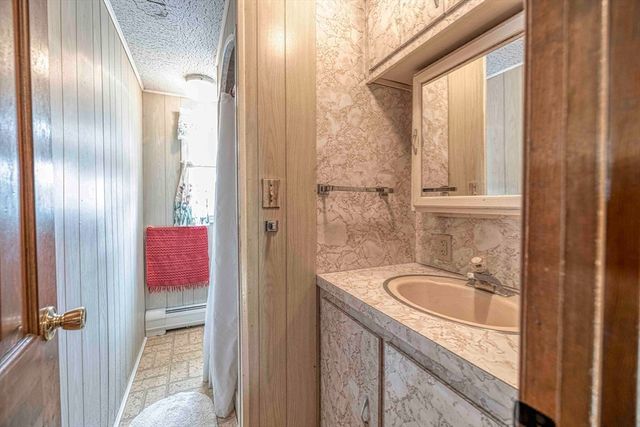 132 Jackson Ave, Somerset, MA 02725