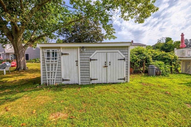 132 Jackson Ave, Somerset, MA 02725