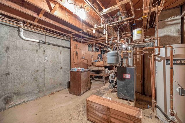132 Jackson Ave, Somerset, MA 02725