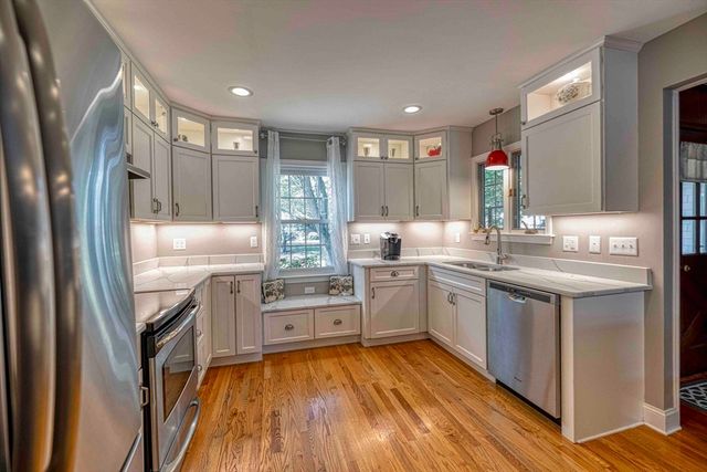132 Jackson Ave, Somerset, MA 02725