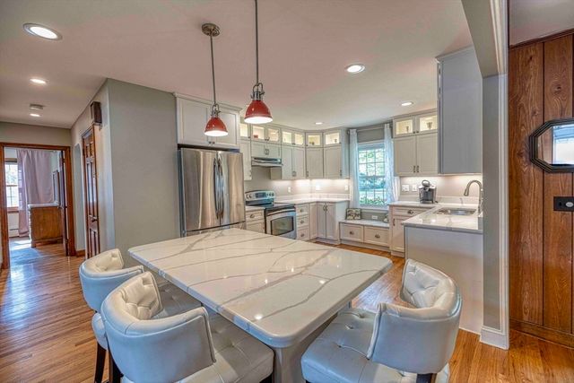 132 Jackson Ave, Somerset, MA 02725