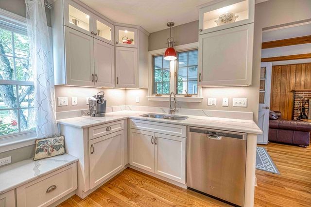 132 Jackson Ave, Somerset, MA 02725