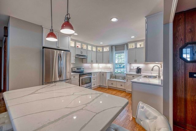 132 Jackson Ave, Somerset, MA 02725