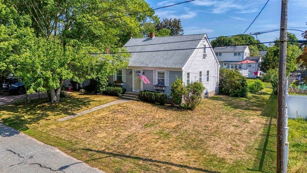 132 Jackson Ave, Somerset, MA 02725