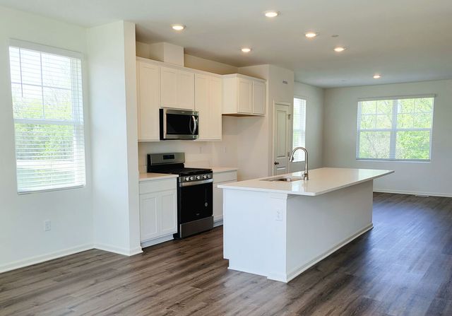 563 yosemite Way, Mundelein, IL 60060