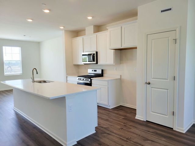 563 yosemite Way, Mundelein, IL 60060