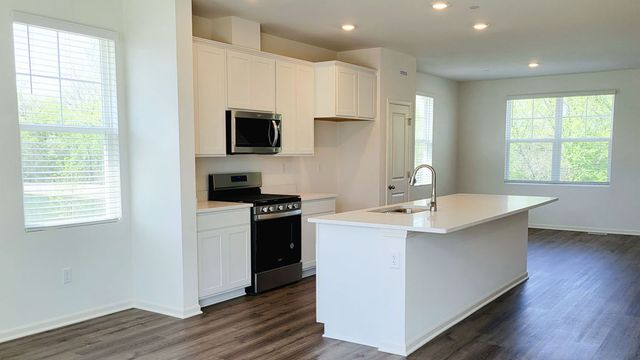 563 yosemite Way, Mundelein, IL 60060