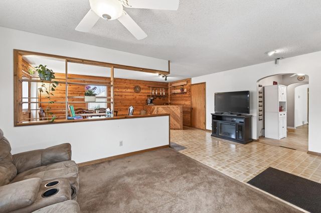 4701 Hampshire Avenue N, Crystal, MN 55428