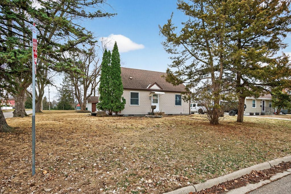 4701 Hampshire Avenue N, Crystal, MN 55428