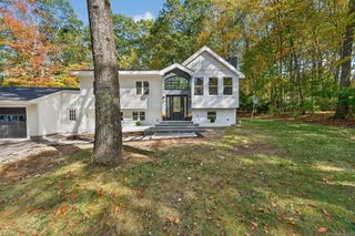 13 Willow Lane, East Lyme, CT 06333