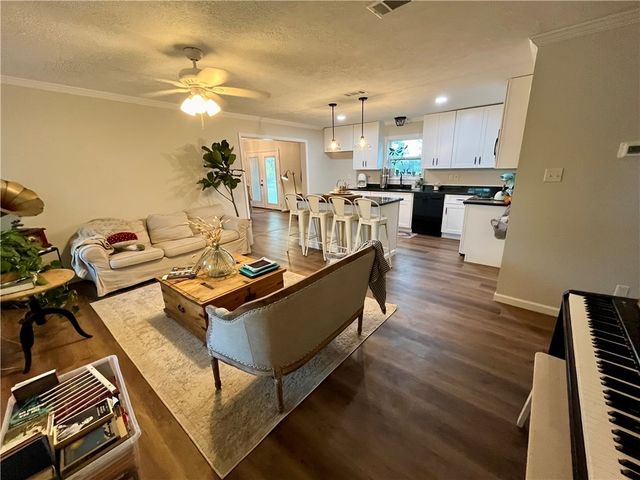 9428 Elm Street, Midway, TX 75852