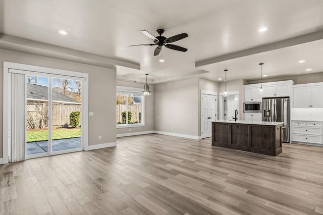 359 Kansas Drive, Medford, OR 97504