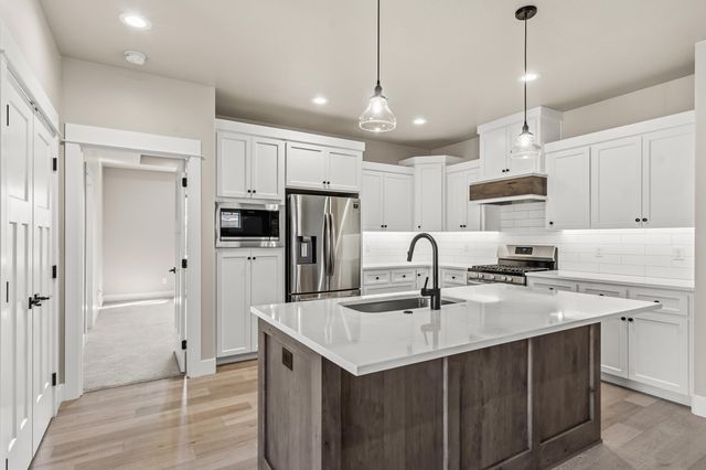 359 Kansas Drive, Medford, OR 97504