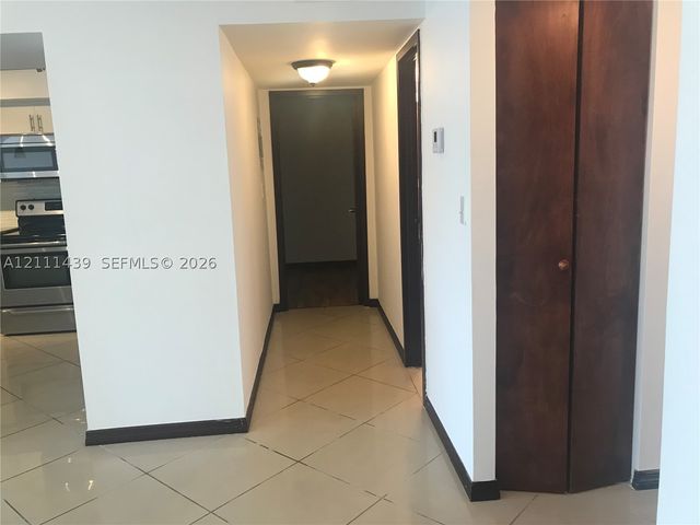 800 Parkview Dr 102, Hallandale Beach, FL 33009