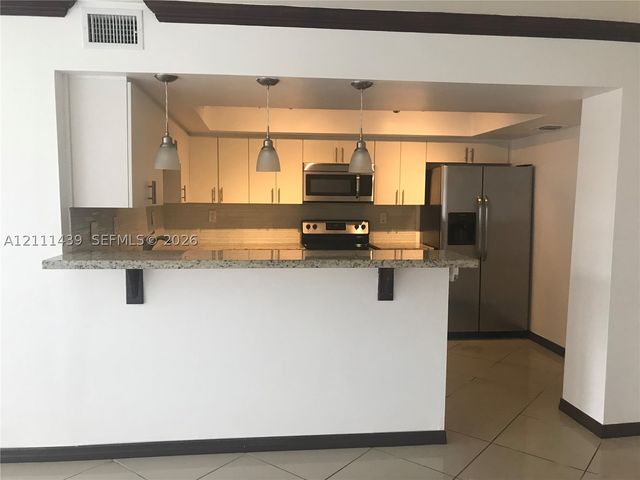 800 Parkview Dr 102, Hallandale Beach, FL 33009