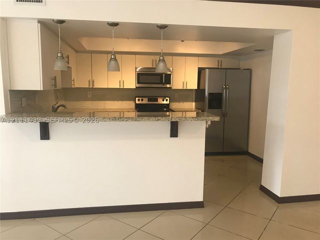 800 Parkview Dr 102, Hallandale Beach, FL 33009
