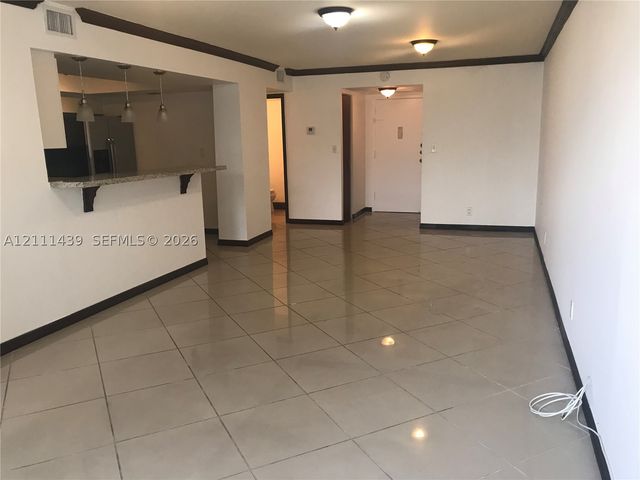 800 Parkview Dr 102, Hallandale Beach, FL 33009