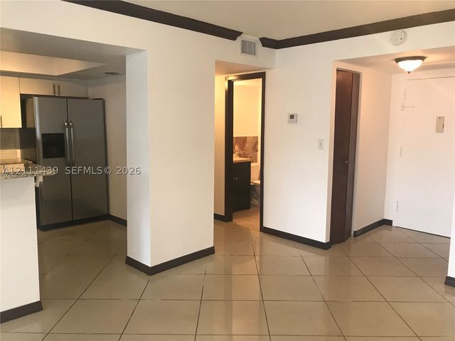 800 Parkview Dr 102, Hallandale Beach, FL 33009