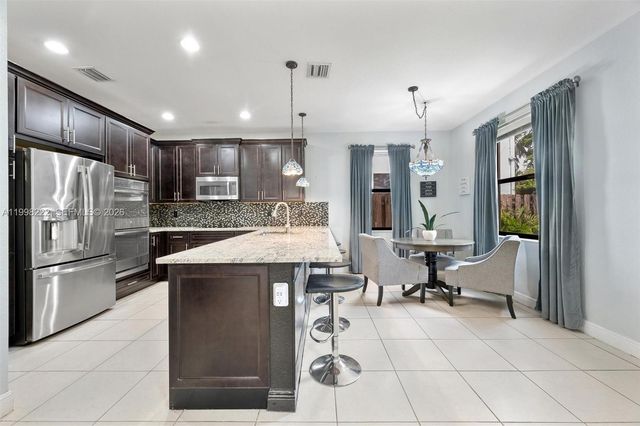 8755 NW 102nd Ct, Doral, FL 33178