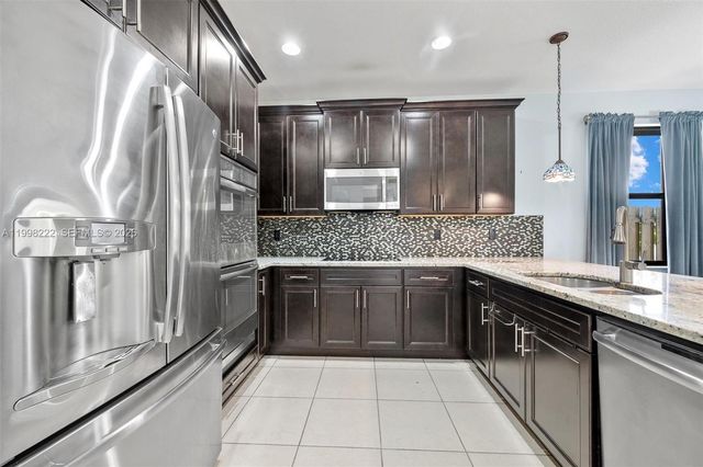 8755 NW 102nd Ct, Doral, FL 33178