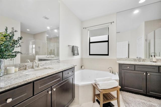 8755 NW 102nd Ct, Doral, FL 33178