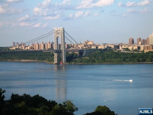 4 Horizon Road 1417, Fort Lee, NJ 07024