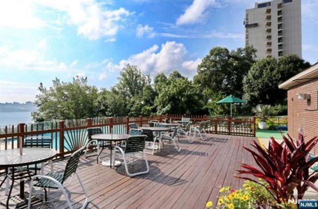 4 Horizon Road 1417, Fort Lee, NJ 07024