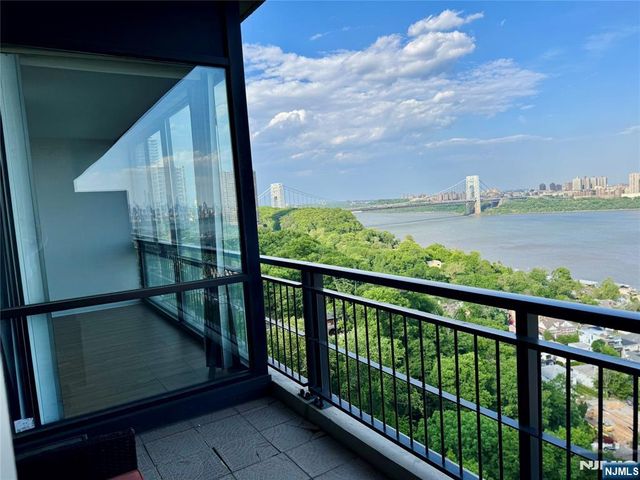 4 Horizon Road 1417, Fort Lee, NJ 07024