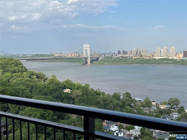 4 Horizon Road 1417, Fort Lee, NJ 07024