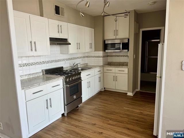 4 Horizon Road 1417, Fort Lee, NJ 07024