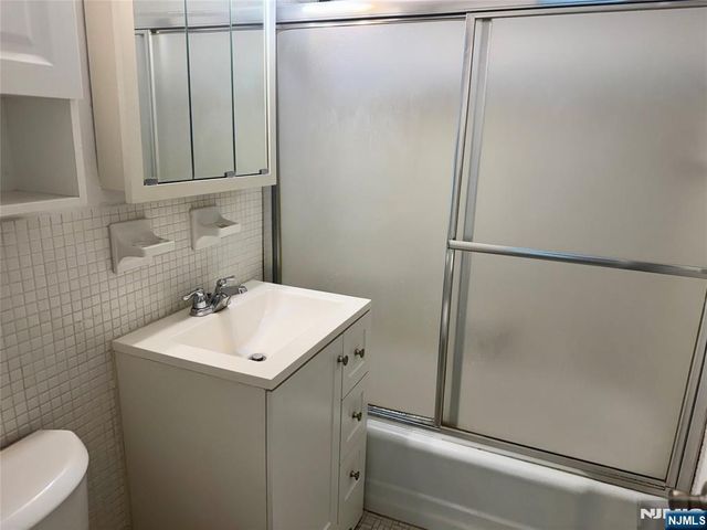 4 Horizon Road 1417, Fort Lee, NJ 07024