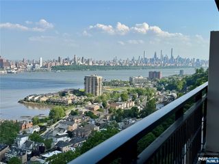 4 Horizon Road 1417, Fort Lee, NJ 07024