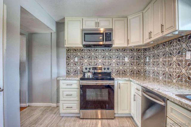 45050 Camaron RD, Temecula, CA 92590