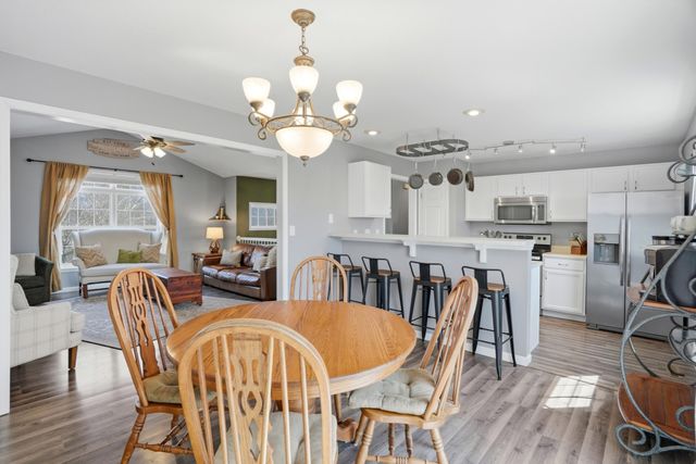 4105 SAVANNAH CT, Columbia, MO 65202