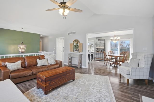 4105 SAVANNAH CT, Columbia, MO 65202